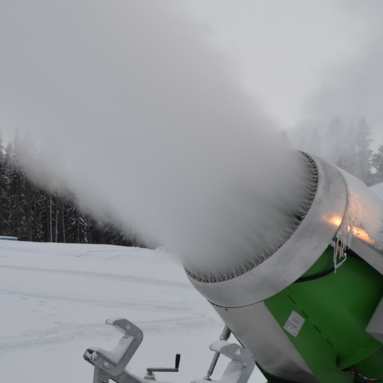 Fans for snow cannons and snow guns
